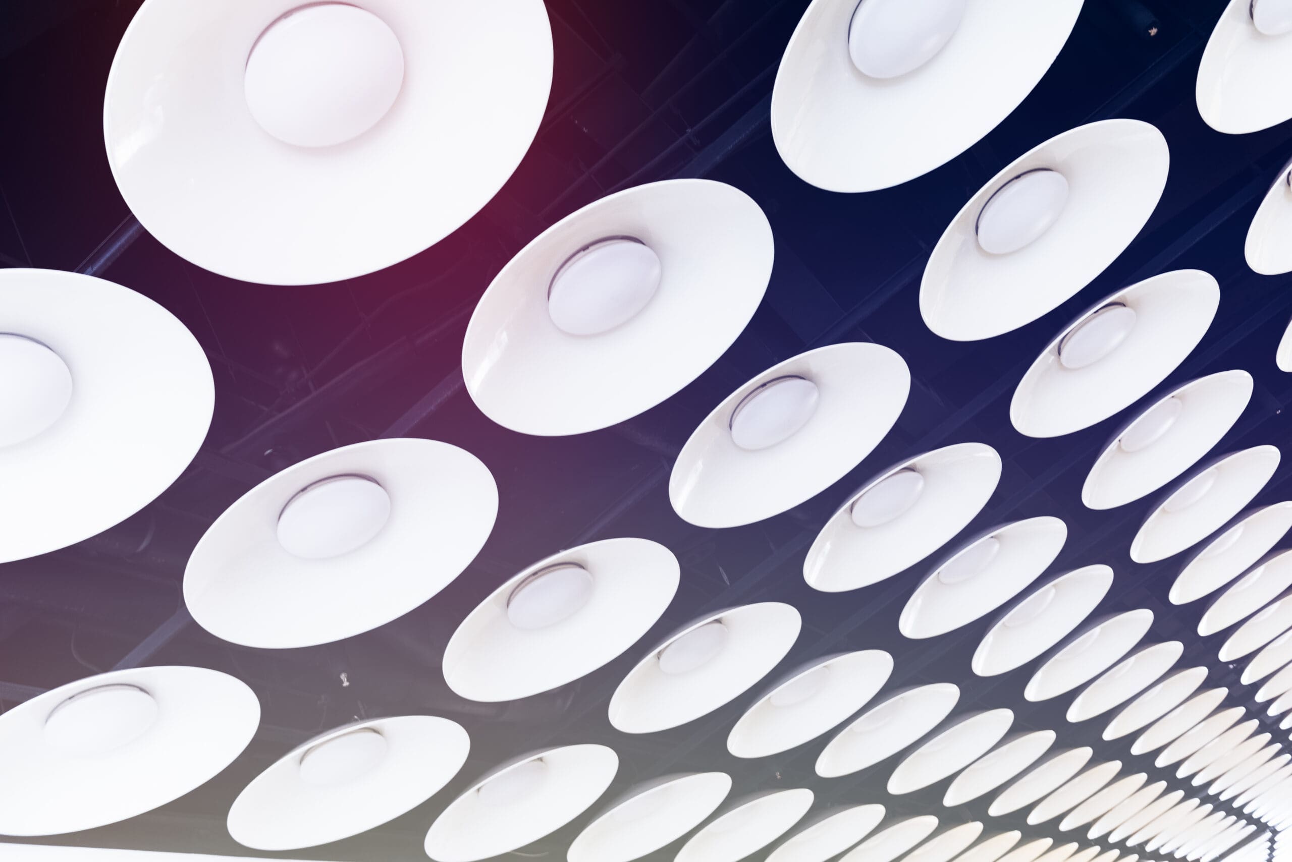 Sincronizando tu reloj biológico: ¿Por qué la iluminación circadiana es la próxima revolución del bienestar en el hogar?